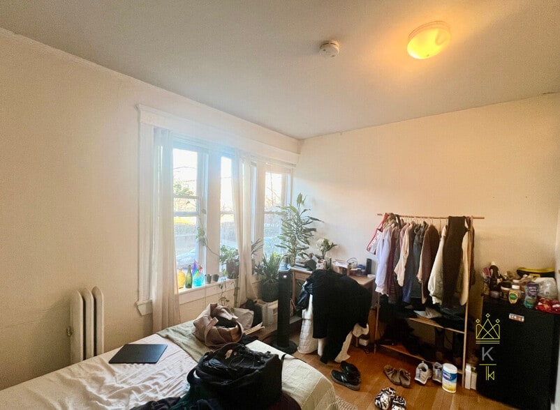 Building Photo - 62 Egmont St