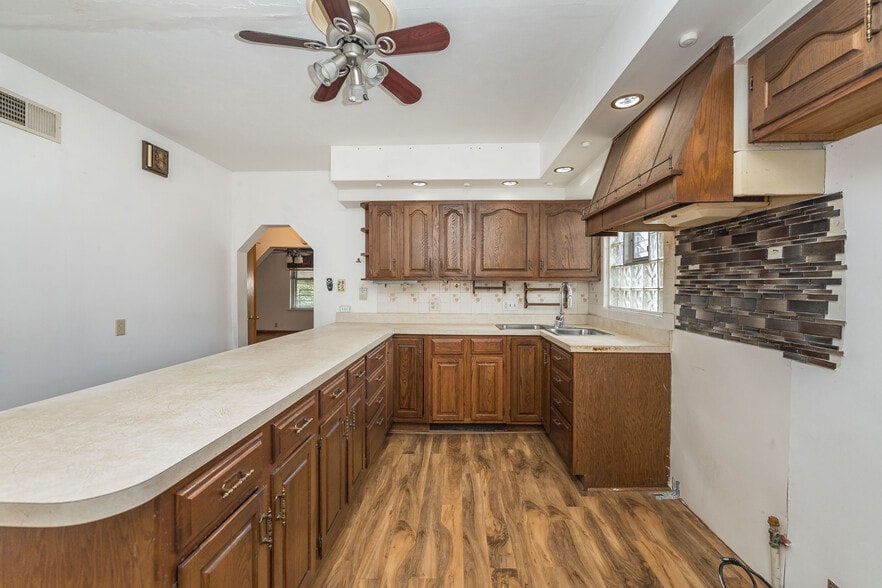 Kitchen - 5252 Maffitt Ave