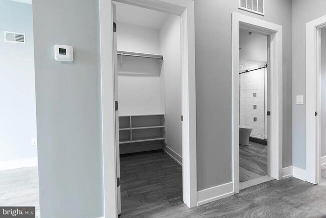 Building Photo - 2055 Tasker St