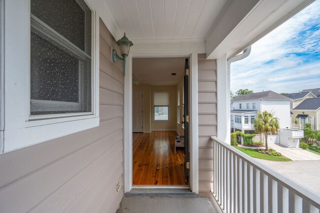 Building Photo - Downtown Charleston Waterfront Townhouse