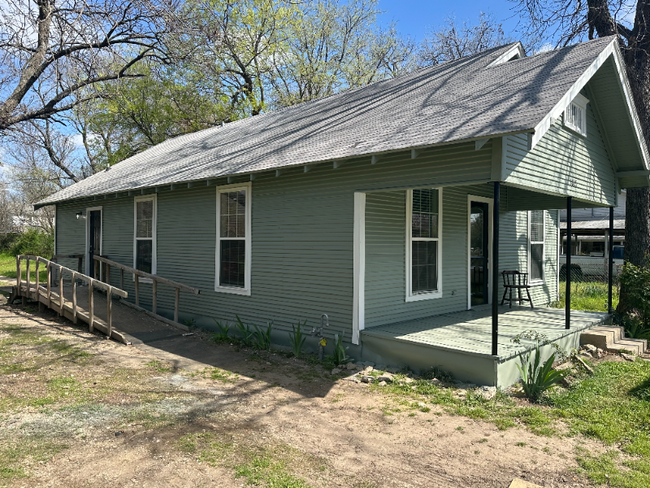 Building Photo - 1025 E Tennie St