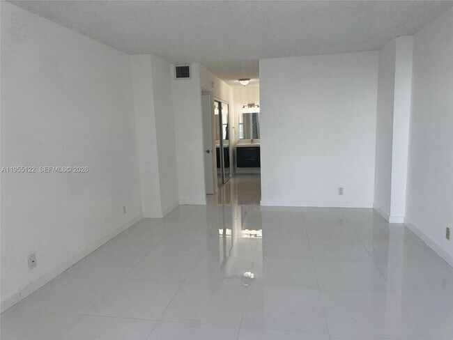 Building Photo - 3800 S Ocean Dr