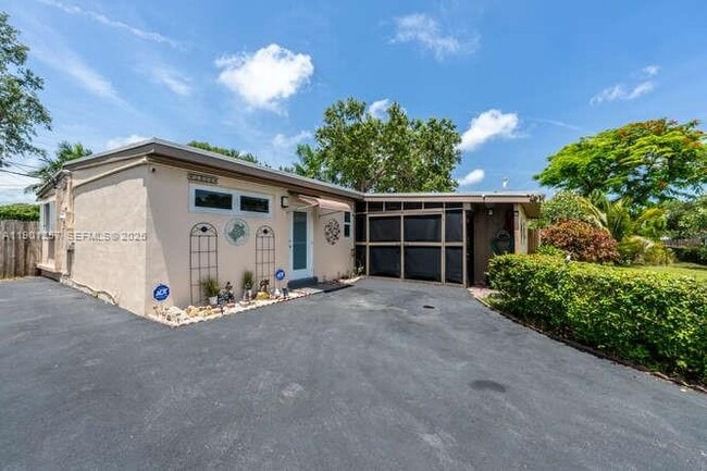 Building Photo - 3309 SW 16th St