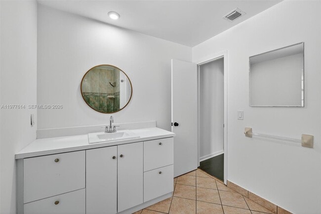 Building Photo - 770 SE Hollahan Ave