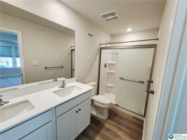 Building Photo - 1182 Susan Cir