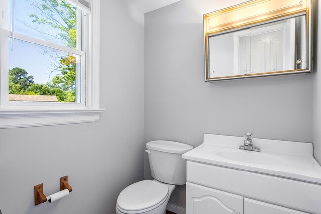 Building Photo - $2,500 / 3 br / 3 ba / 1,750 sqft