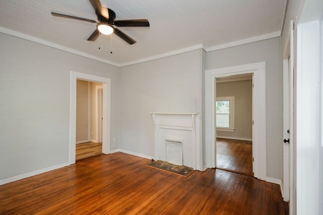 Building Photo - Move-in special: 50% off 1st month's rent – Newly Renovated 2 Bedroom Home!