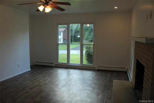 Building Photo - 8 Tanglewood Dr