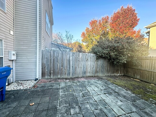 Building Photo - 1812 Abbotsbury Way