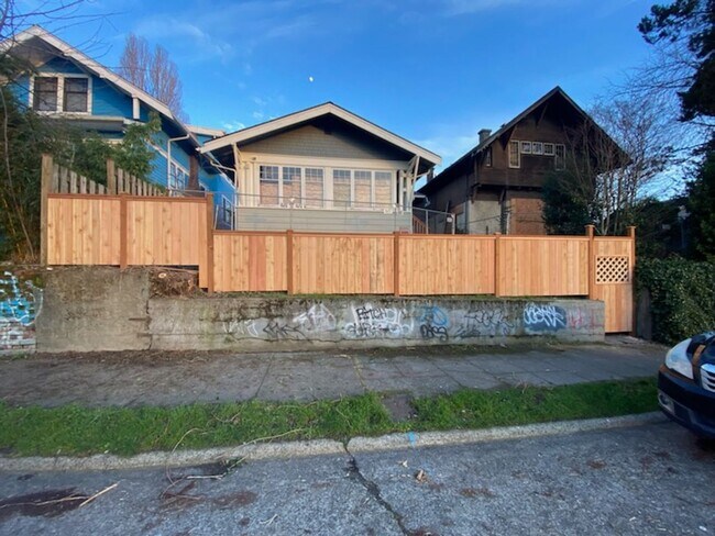 Building Photo - 1151904