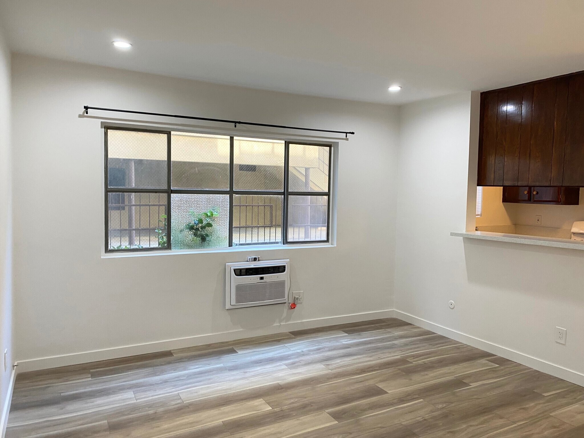 Building Photo - 963 Edgecliffe Dr