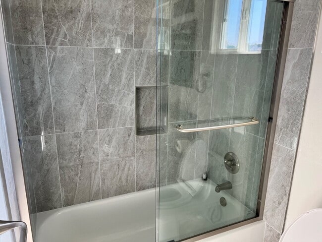 Building Photo - $2,650 - 2 Bed 1 Bath House in San Diego