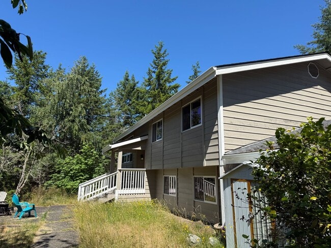 Building Photo - 4 Bedroom, 2 Bath, 2 Story Home For Rent i...