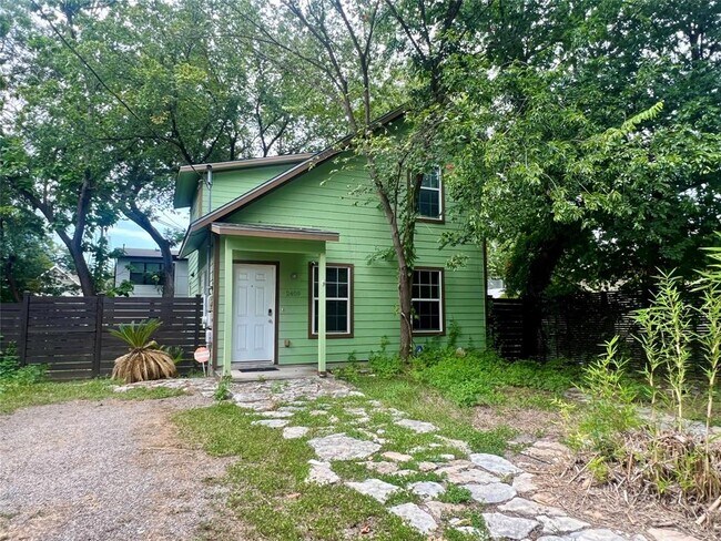 Building Photo - 2409 Santa Rosa St