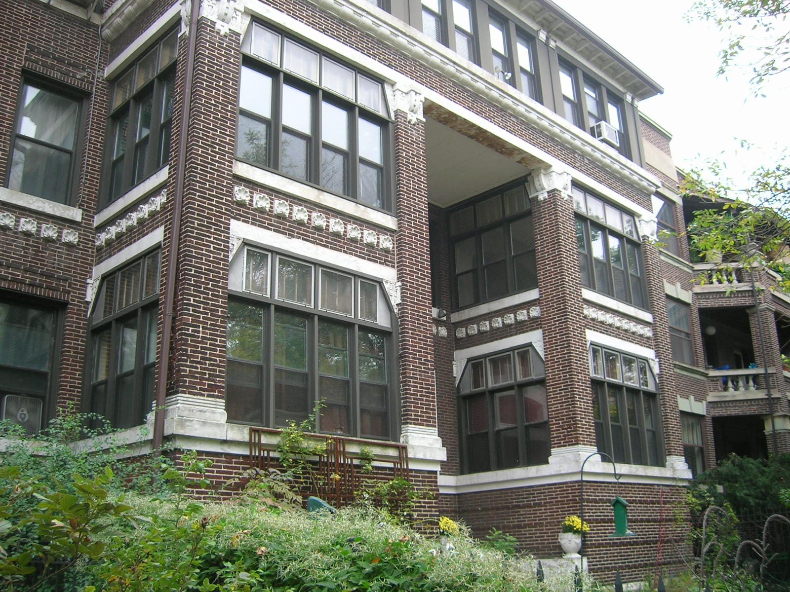 Building Photo - 5859 N Kenmore Ave