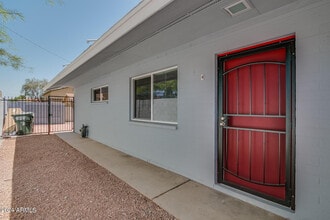 Building Photo - 801 E Puget Ave
