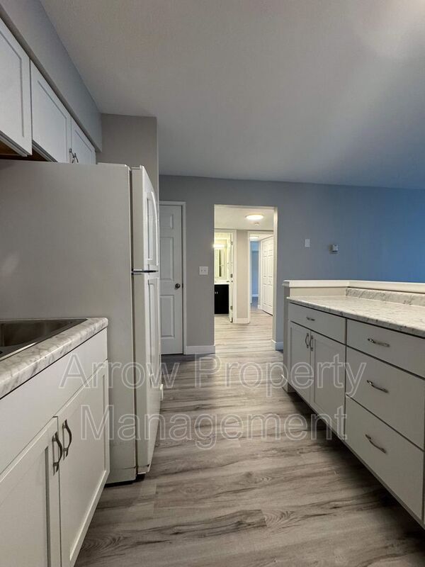 Building Photo - 5725 S 14th St