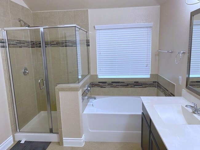 Building Photo - 313 Summer Pointe