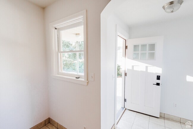 Building Photo - 8544 S 300 E