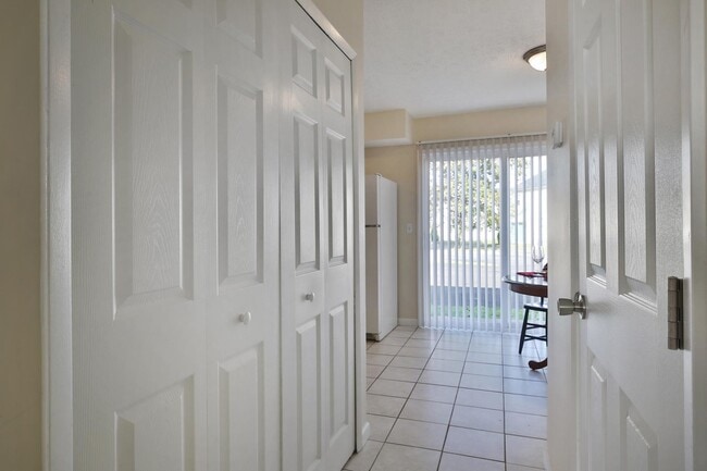 Building Photo - 1613 Worthington Row Dr