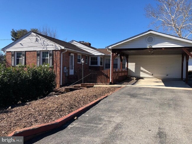 Building Photo - 9201 Rosemont Dr