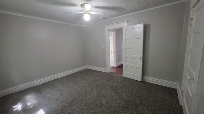 Building Photo - 2508 Mersington Ave