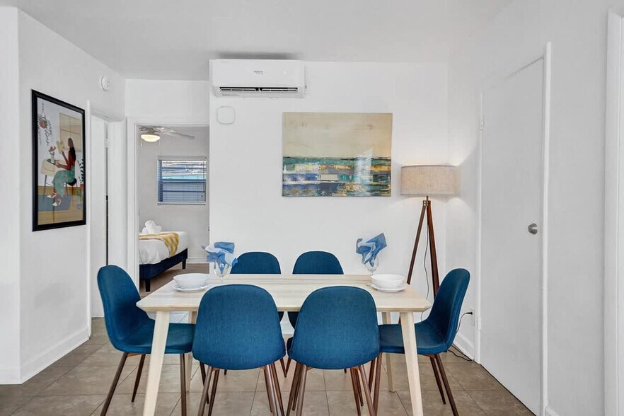 Building Photo - 335 Desoto St