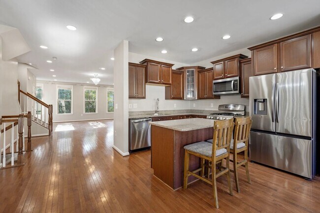 Building Photo - 102 Vista Knoll Dr