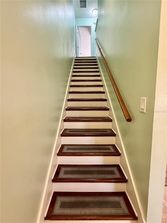 Building Photo - 1600 Woodland Dr