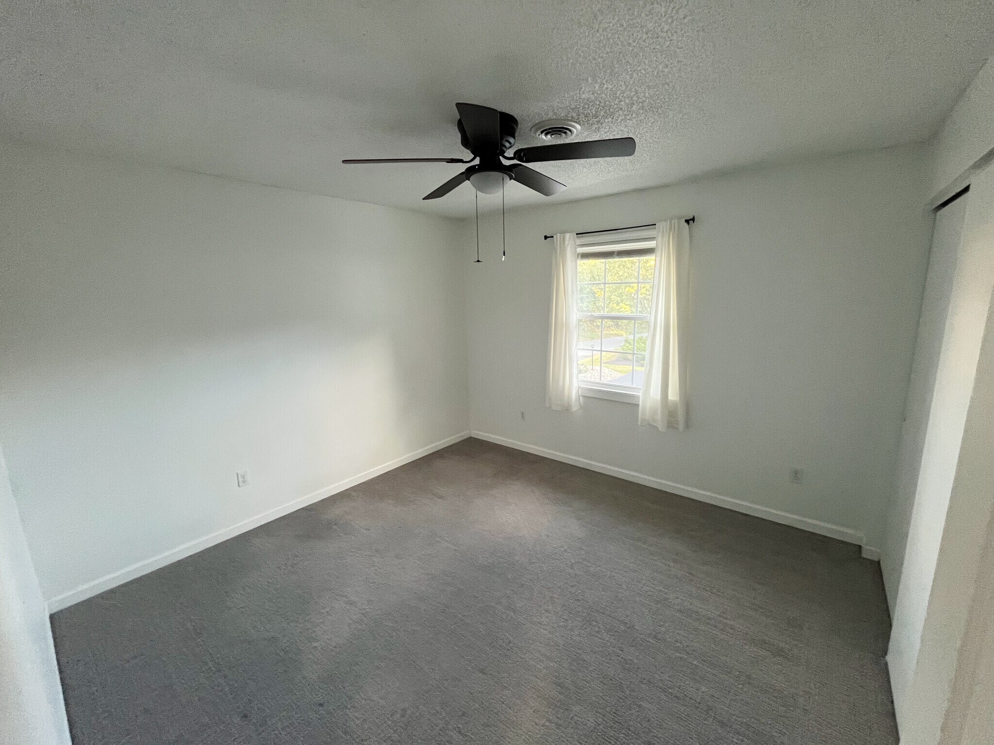 Building Photo - 25A Pine Ln