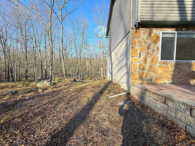 Building Photo - 6486 Decker Rd