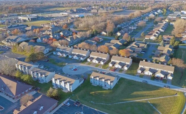Building Photo - 2 Bedroom 1.5 Bath Spacious Townhome