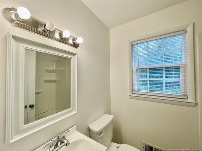 Building Photo - 820 Pilot Ave