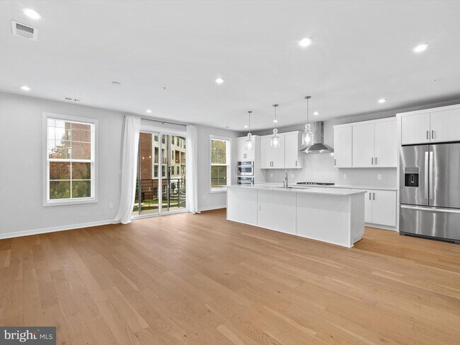 Building Photo - 7465 Backett Wood Ter