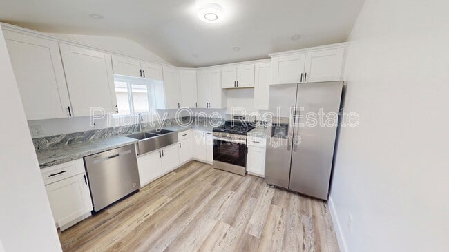 Building Photo - 3840 Alameda Way