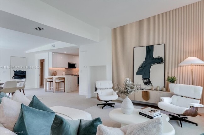 Building Photo - 1120 NE 86th St