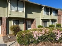 Building Photo - 2032 Powers Ferry Trce SE