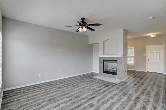 Building Photo - 15530 Hickory Dale St