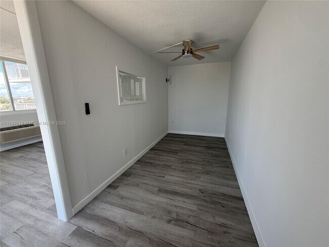 Building Photo - 1255 Collins Ave
