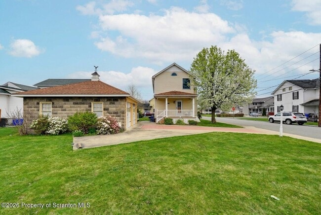 Building Photo - 454 Hickory St