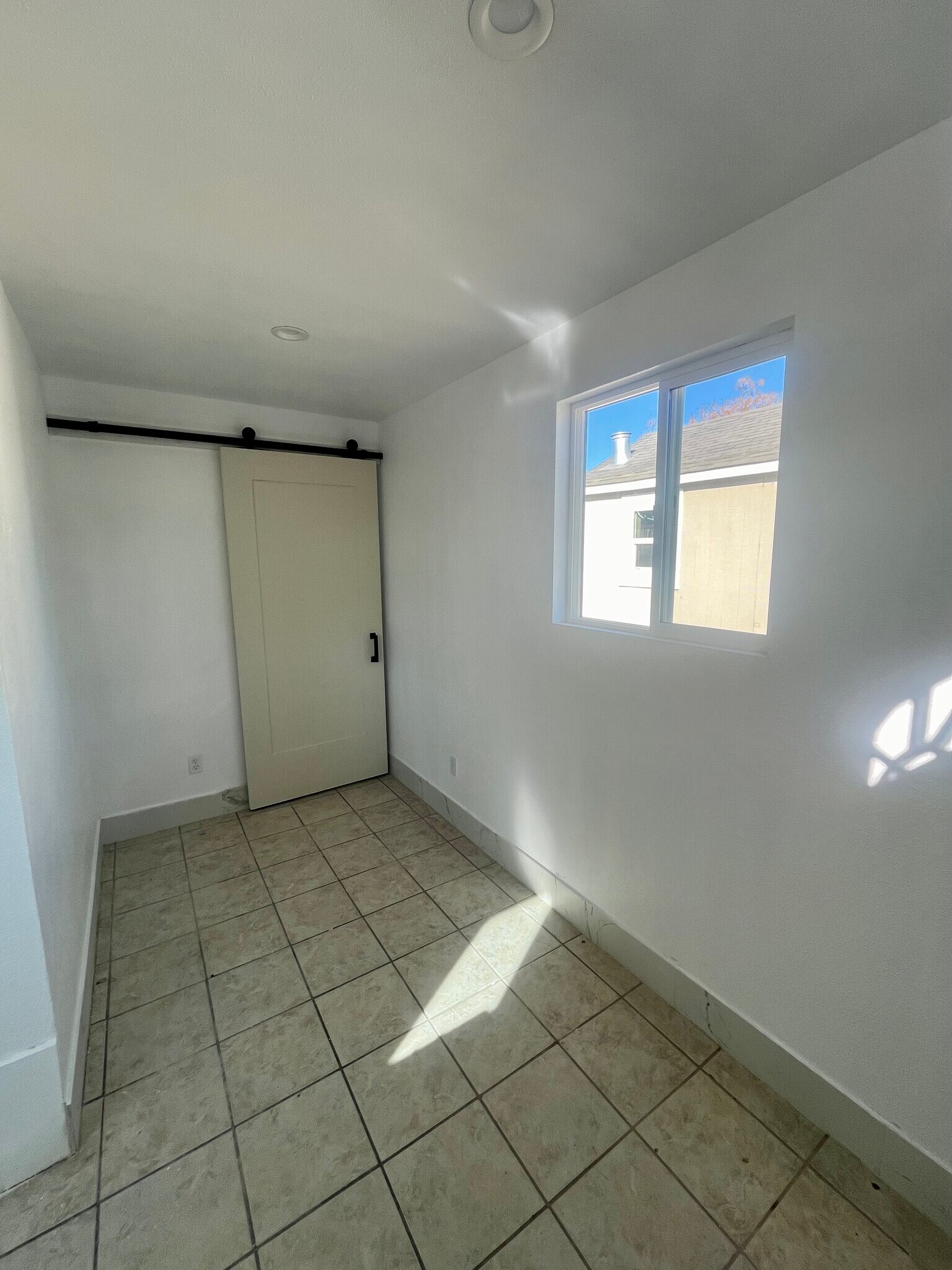 Building Photo - 370 Bridgevale Rd