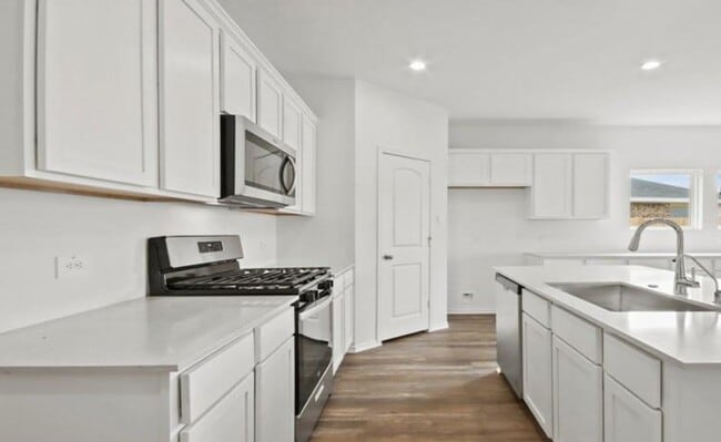 Building Photo - 3008 Emerald Ocean Dr