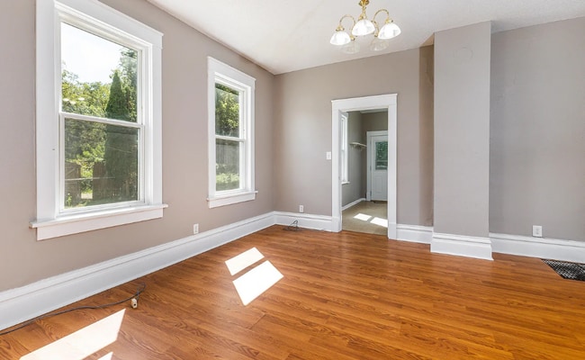 Building Photo - Charming 3-bedroom 1-bathroom single family house rental with a fenced in yard