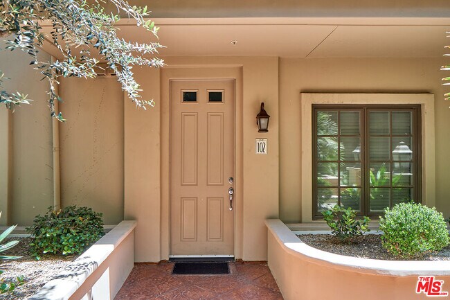 Building Photo - 851 N San Vicente Blvd