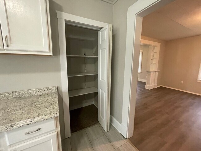 Building Photo - 3 bedroom 1 bath You will love coming Home