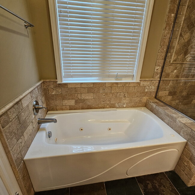 Building Photo - 3 Bedroom, 2.5 Bath Townhome Near Lake St. Clair with Finished Basement, Attached Oversized 2 Car...