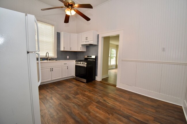 Building Photo - Updated 4 Bedroom Home Close to Tech!