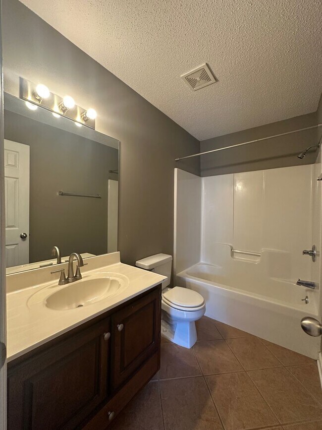 Building Photo - 2 bedroom, 2 1/2 bathroom condo