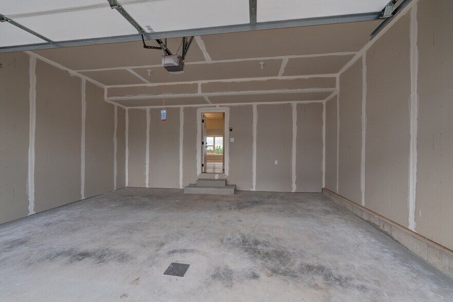 Building Photo - 137 Prairie Heights Dr