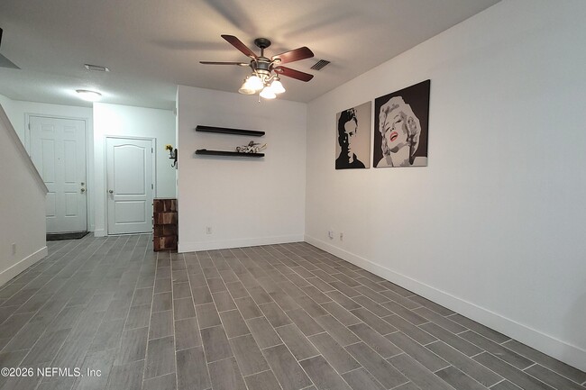 Building Photo - 2303 Sunset Bluff Dr